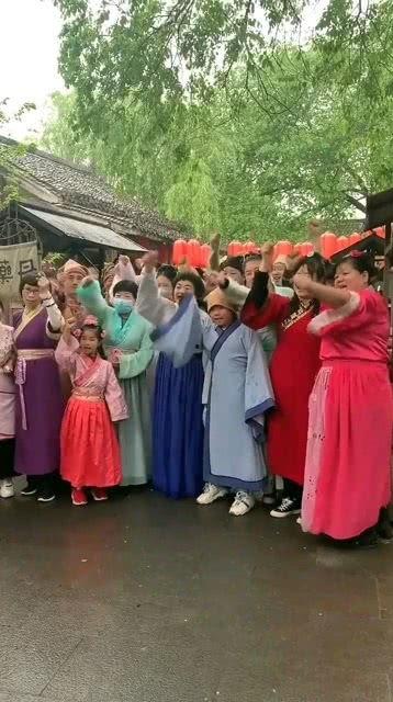 吃瓜群众学表演,揭秘学表演的趣味之旅