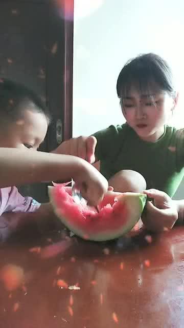 偷拍吃瓜人,揭秘吃瓜人生的背后真相